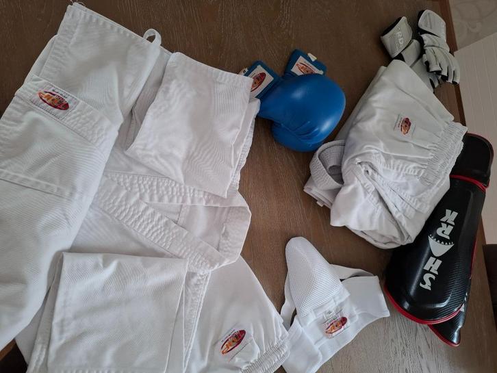 Karatepak, karatehandschoenen, tok, en karatescheenlappen, Sport en Fitness, Vechtsporten en Zelfverdediging, Zo goed als nieuw