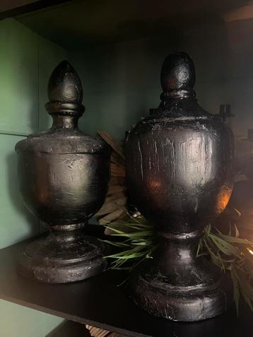 Ornamenten in kunststof beschikbaar voor biedingen