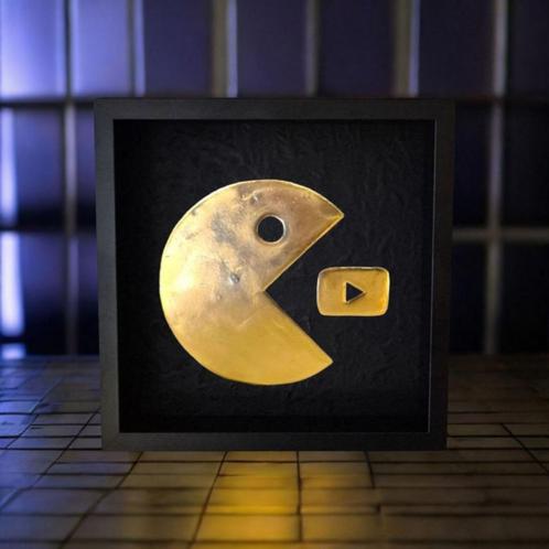 23kt goud PacTube kunstwerk verguld in lijst 80s en 90s, Huis en Inrichting, Woonaccessoires | Wanddecoraties, Nieuw, Ophalen of Verzenden