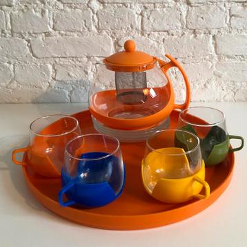 Vintage thee:koffieset beschikbaar voor biedingen