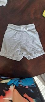 Shortje maat 74, Kinderen en Baby's, Babykleding | Maat 74, Zeeman, Gebruikt, Broekje, Ophalen of Verzenden
