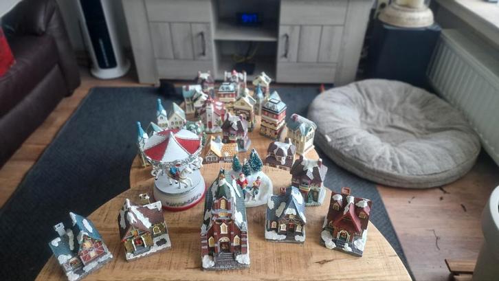 Heel uitgebreid kerstdorp huisjes set, Diversen, Kerst, Ophalen