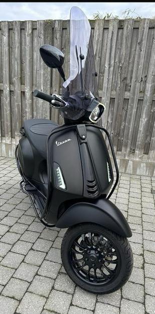 Vespa sprint notte, Fietsen en Brommers, Scooters | Vespa, Zo goed als nieuw, Ophalen of Verzenden