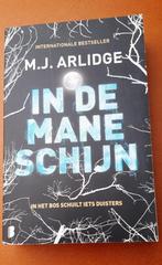 M.J. Arlidge  In de mane schijn, Ophalen of Verzenden, Zo goed als nieuw, M.J. Arlidge, Europa overig