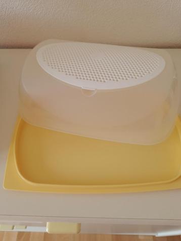 kaasstolp van Tupperware beschikbaar voor biedingen