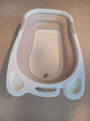 Baignoire bébé pliable disponible aux enchères