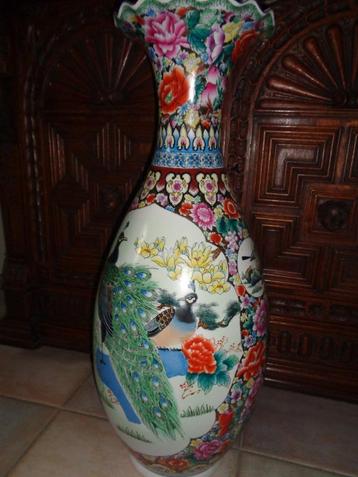 *Beau très grand vase chinois ancien estampillé.