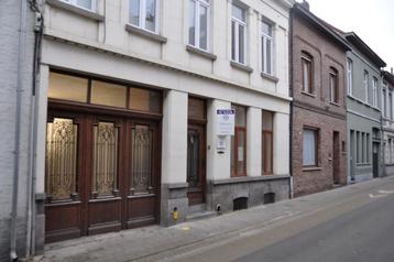 Woning te huur in Izegem, 1 slpk disponible aux enchères