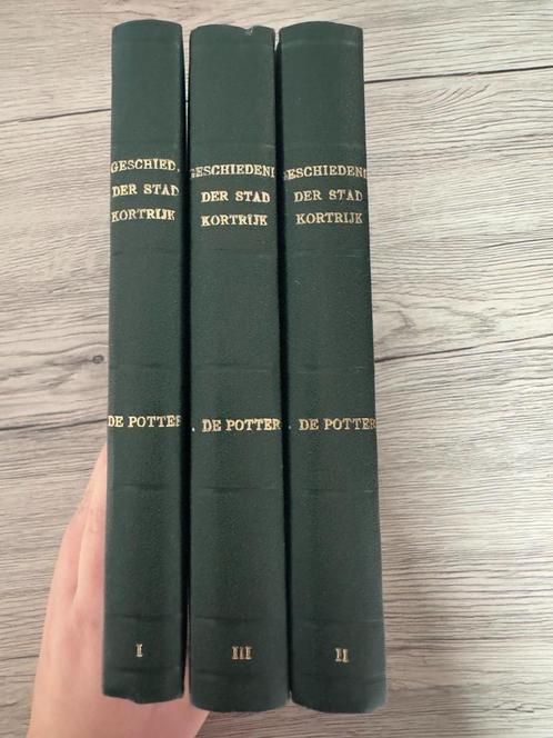 (KORTRIJK) Geschiedenis der Stad Kortrijk. 3 volumes., Livres, Histoire & Politique, Utilisé, Enlèvement ou Envoi