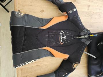 wetsuit beschikbaar voor biedingen