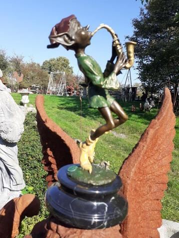 Troll , goblin en bronze signé et patiné jouant du saxo