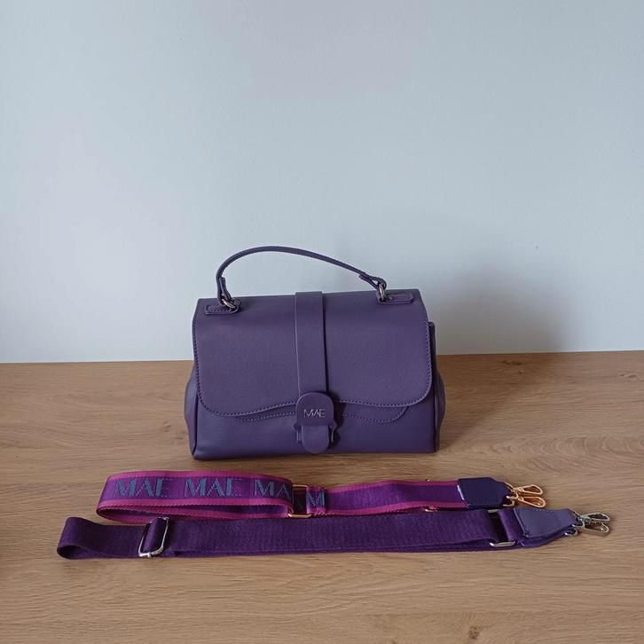 Paarse handtas Mae met 2 schouderriemen., Handtassen en Accessoires, Tassen | Schooltassen, Zo goed als nieuw, Ophalen of Verzenden