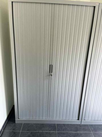 Armoire de bureau à rideaux (Berhin) beschikbaar voor biedingen