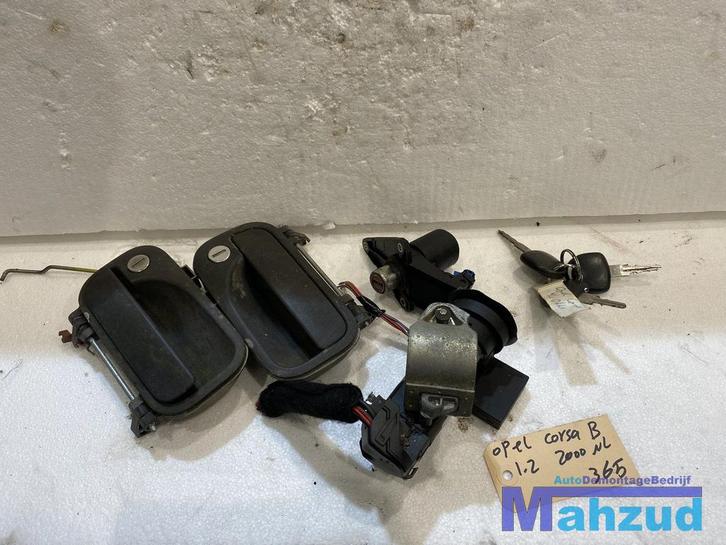 OPEL CORSA B Contact slot set met 3 sleutels 1994-1999, Auto-onderdelen, Carrosserie, Opel, Gebruikt, Ophalen of Verzenden