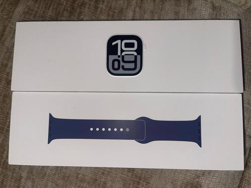 **NIEUW** Apple Watch 10 – 42mm Silver Denim – ongeopend, Handtassen en Accessoires, Smartwatches, Nieuw, iOS, Zilver, Afstand