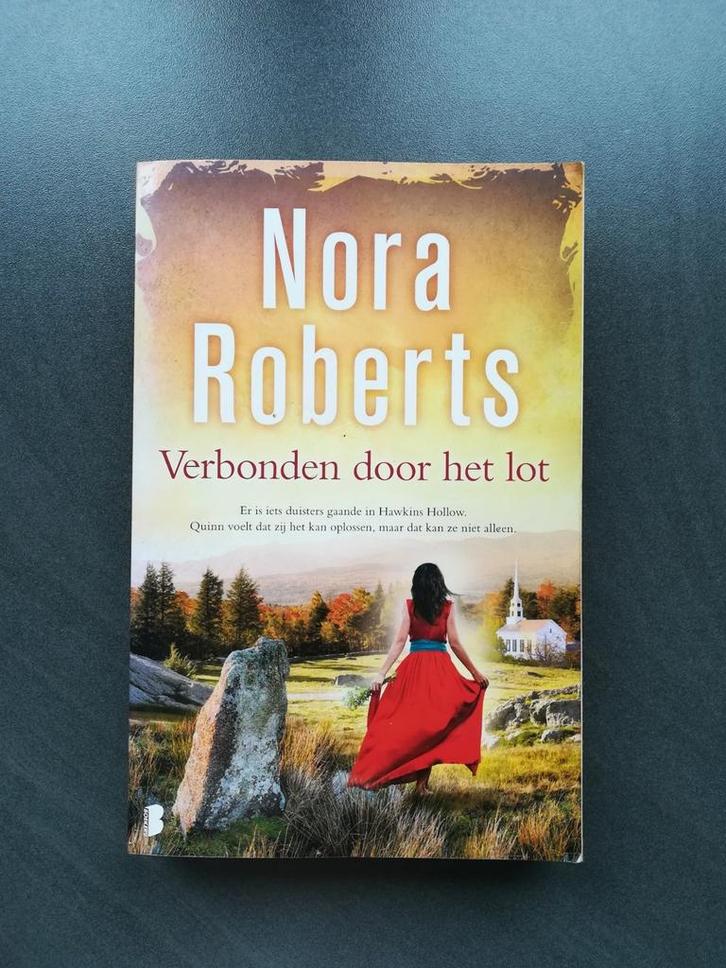 Verbonden door het lot - Nora Roberts, Boeken, Thrillers, Zo goed als nieuw, Ophalen of Verzenden