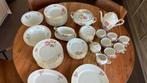 Servies met gouden randje en bloemmotief, Antiek en Kunst, Antiek | Servies compleet, Ophalen