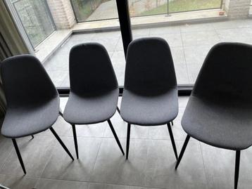 4 eetkamerstoelen beschikbaar voor biedingen