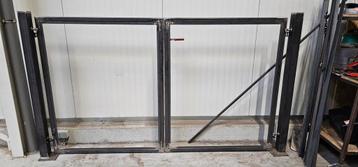 Stalen poort met palen 250 cm x 150 cm