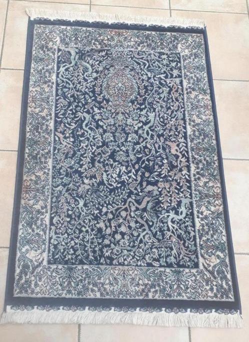 Kerman Silk tapijt, 116 cm op 71,5 cm, 100% Egyptian cotton, Huis en Inrichting, Stoffering | Tapijten en Vloerkleden, Zo goed als nieuw