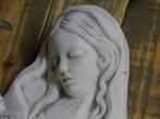 Vrouw met Kind - Steen - Wit met Grijs - Sculptuur, Tuin en Terras, Ophalen of Verzenden, Steen, Mensenbeeld