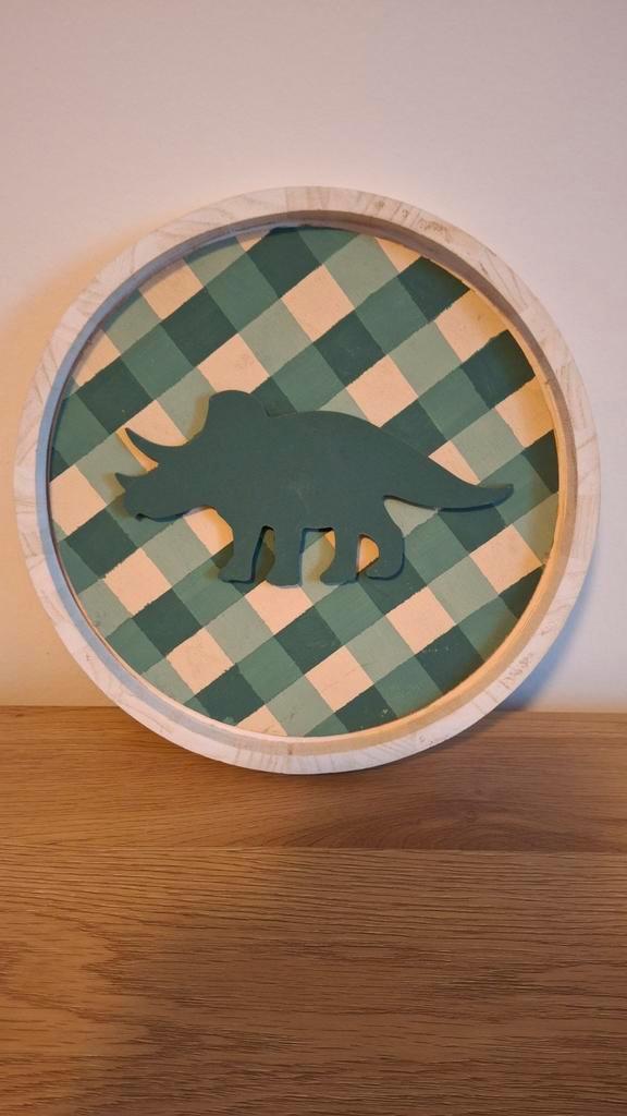 Uniek Handgemaakt Wandbord Dinosaurus – Triceratops Kinderka, Huis en Inrichting, Woonaccessoires | Overige, Ophalen of Verzenden