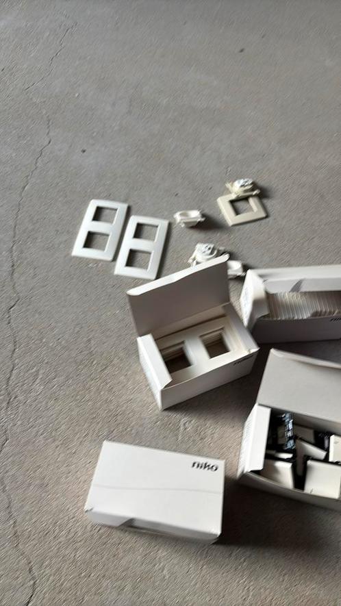 Diverse afdekkapjes,schakelaars en stopcontacten, Doe-het-zelf en Bouw, Elektriciteit en Kabels, Zo goed als nieuw, Ophalen of Verzenden