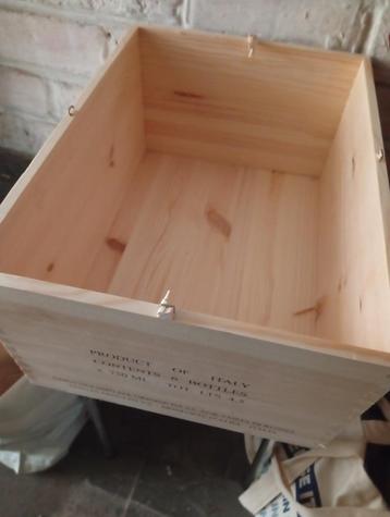 Verschillende wijnkisten beschikbaar vanaf €5 beschikbaar voor biedingen