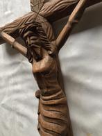 Zeer oud Houtsnijwerk kruisbeeld Jezus aan kruis, Ophalen of Verzenden