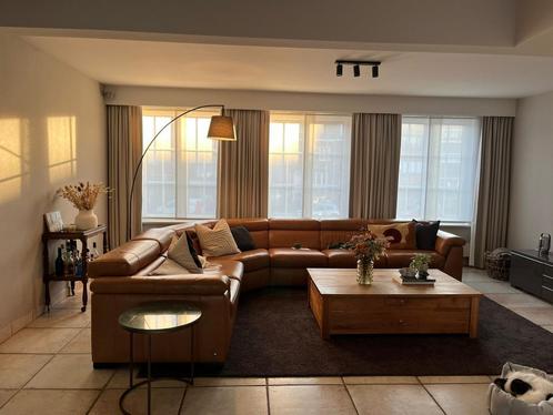 Natuzzi leren zetel met elekrische uitschuifbare voetenbank, Huis en Inrichting, Zetels | Zetels, Zo goed als nieuw, Hoekbank