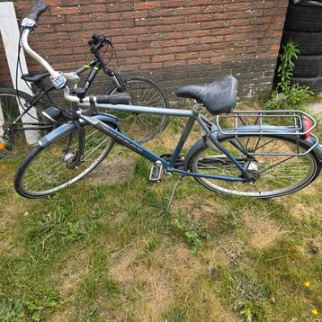 Heren fiets met slot en sleutel beschikbaar voor biedingen