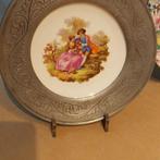 Assiette porcelaine de limoge signe fragonard avec bord en é, Antiquités & Art, Enlèvement ou Envoi