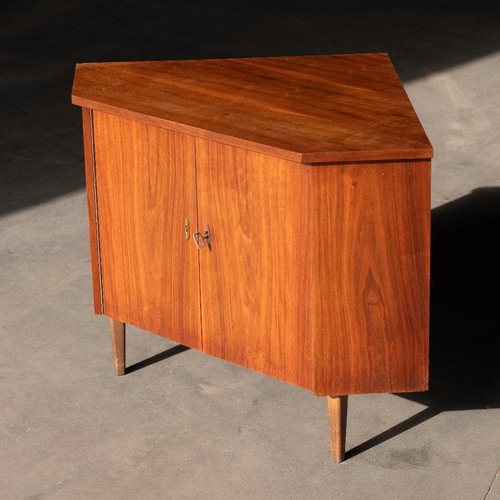 Prachtige vintage hoekkast, Huis en Inrichting, Kasten | Wandmeubels, Gebruikt, Minder dan 100 cm, Minder dan 150 cm, 50 tot 75 cm