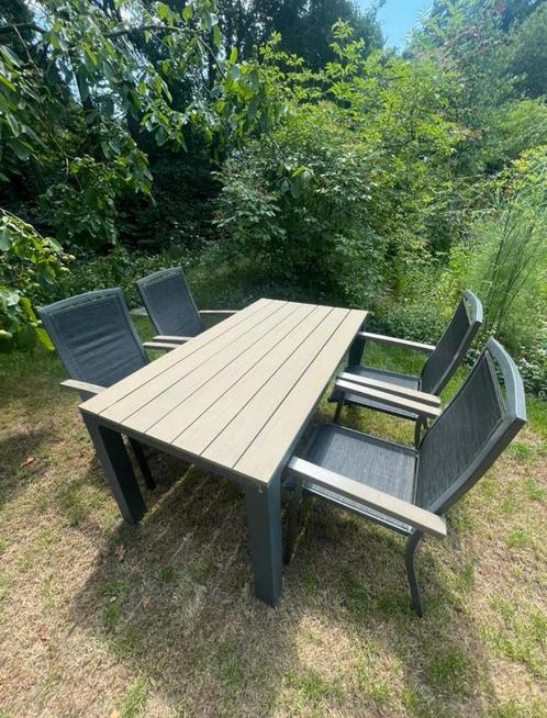 Tuinset met 4 stapelbare stoelen van ‘Bois le Duc’, Tuin en Terras, Tuinsets en Loungesets, Gebruikt, Tuinset, Kunststof, 6 zitplaatsen