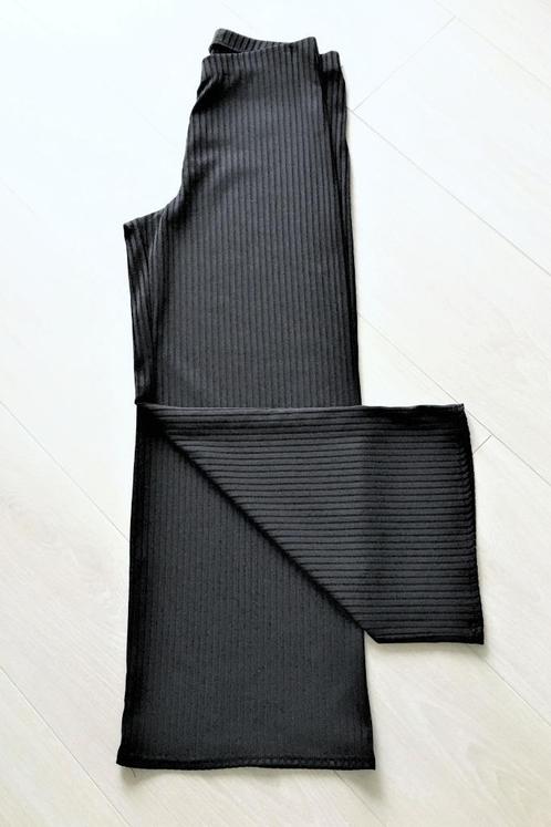 PRIMARK comfortabele geribbelde zwarte broek - 42, Vêtements | Femmes, Culottes & Pantalons, Neuf, Taille 42/44 (L), Noir, Longs