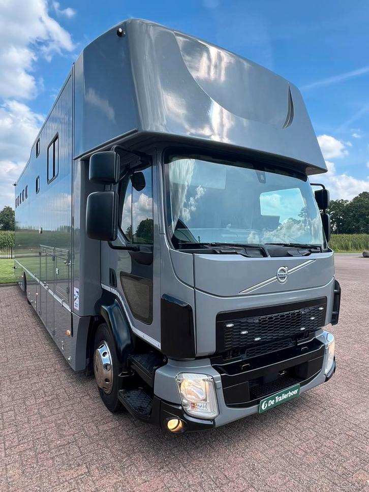Prachtige Volvo paardenvrachtwagen/mobilhome opbouw 2022!, Dieren en Toebehoren, Paarden en Pony's | Trailers en Aanhangwagens