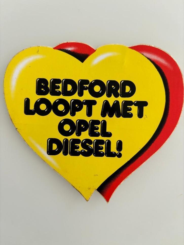 Sticker "Bedford loopt met Opel diesel"  1970's, Collections, Autocollants, Comme neuf, Voiture ou Moto, Enlèvement ou Envoi