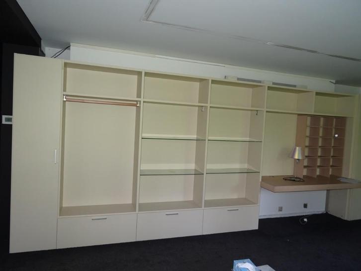 Boekenkast LEMA, Huis en Inrichting, Kasten | Boekenkasten, Met deur(en), Met plank(en), Ophalen