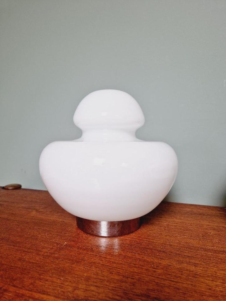 Space Age tafellamp in witte opaline, jaren 70, Antiek en Kunst, Antiek | Verlichting, Ophalen of Verzenden