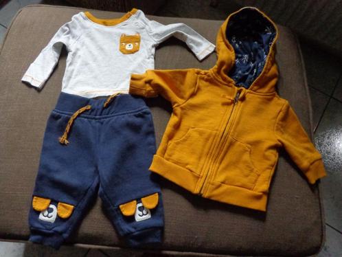ensemble bébé : sweat + pantalon + te -shirt- Taille 68-Neuf, Kinderen en Baby's, Babykleding | Maat 68, Nieuw, Jongetje of Meisje