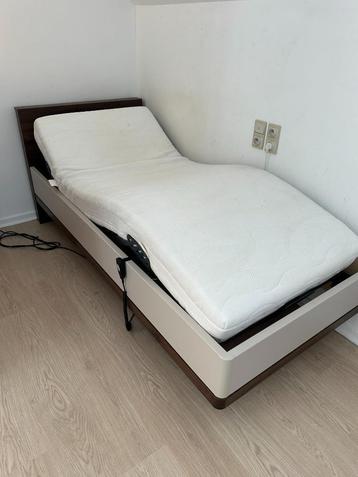 2 x 1-persoons of dubbelbed - Latex matrassen - electrisch beschikbaar voor biedingen