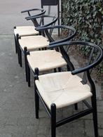 Vier zwarte wishbone-stijl stoelen, Ophalen, Riet of Rotan, Gebruikt, Zwart