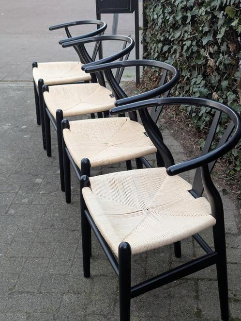 Vier zwarte wishbone-stijl stoelen, Huis en Inrichting, Stoelen, Gebruikt, Vier, Hout, Riet of Rotan, Zwart, Ophalen