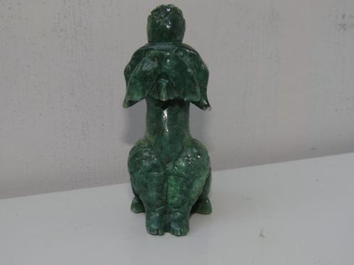 Pierre précieuse minérale verte caniche sculptée à la main v, Antiquités & Art, Curiosités & Brocante, Enlèvement ou Envoi