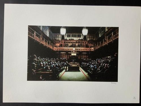 BANKSY DEVOLVED PARLIAMENT EXTRA GROOT genummerd met stempel, Antiquités & Art, Art | Lithographies & Sérigraphies, Enlèvement ou Envoi