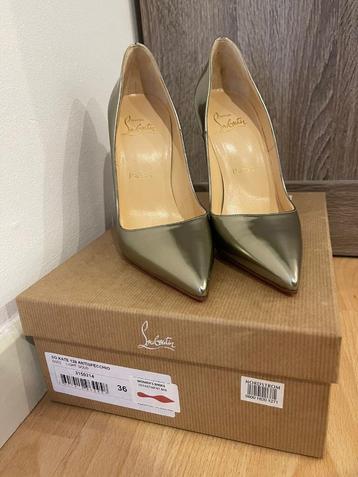 Escarpins Christian Louboutin dorée 