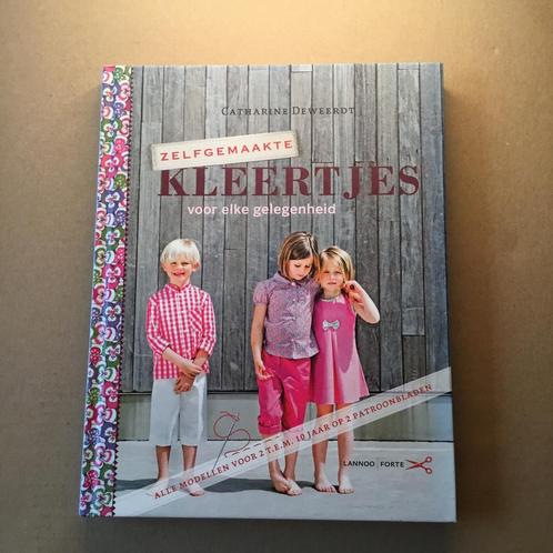 Catharine Deweerdt - Zelfgemaakte kleertjes, Boeken, Overige Boeken, Zo goed als nieuw, Ophalen of Verzenden