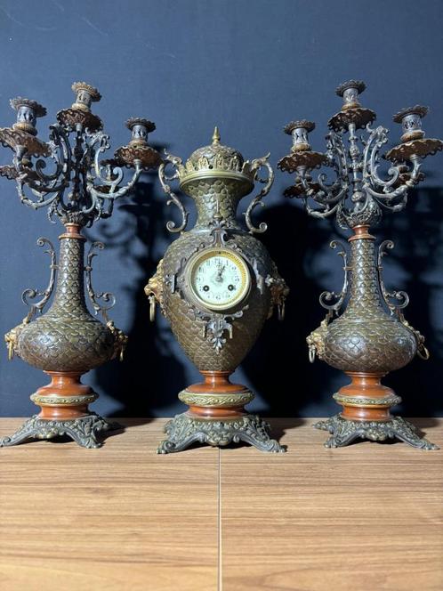 (78) Antieke Franse Empire Stijl Vaaspendule met kandelaren, Antiek en Kunst, Antiek | Klokken, Ophalen of Verzenden