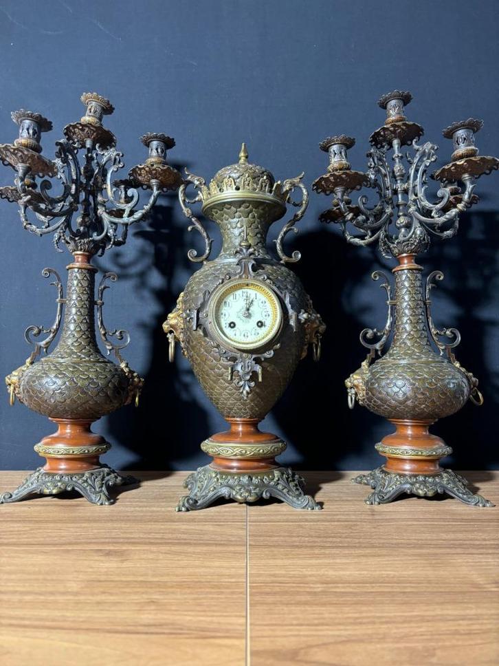 (78) Antieke Franse Empire Stijl Vaaspendule met kandelaren, Antiek en Kunst, Antiek | Klokken, Ophalen of Verzenden