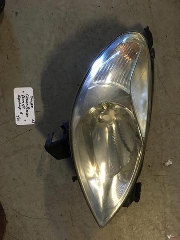 Citroen picasso '06  Koplamp L of R  beschikbaar voor biedingen